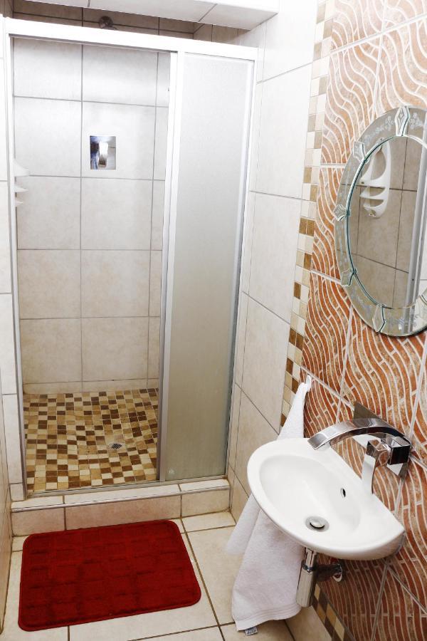 Baobab Tree Guest House Bloemfontein Extérieur photo